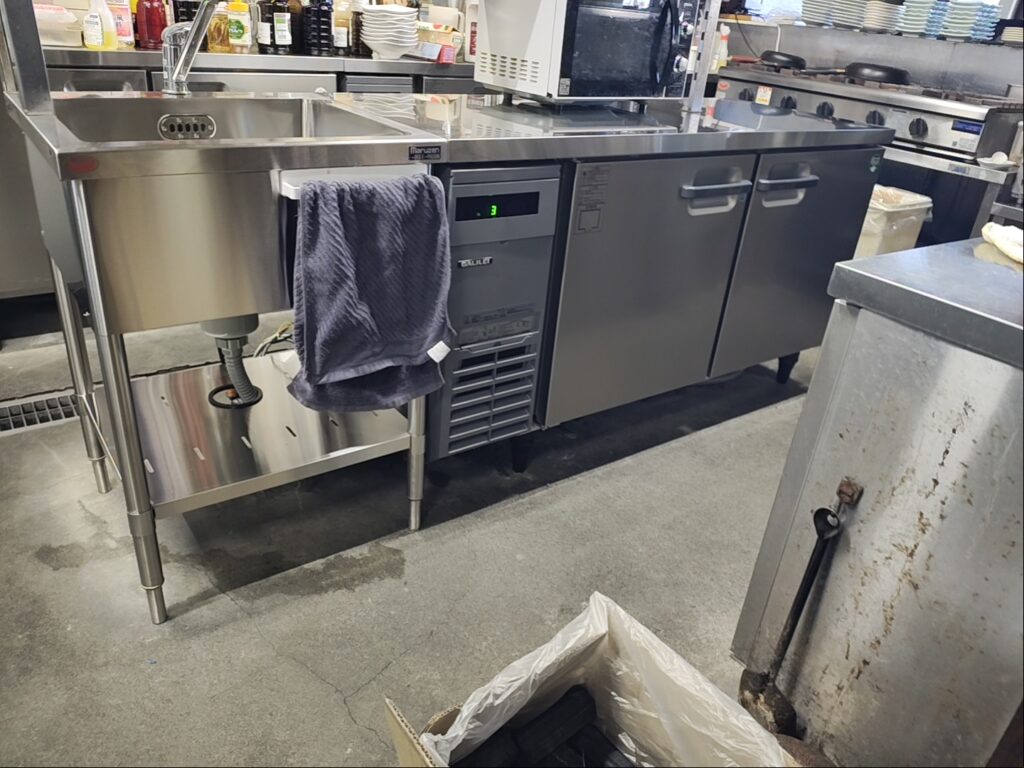 新設冷凍冷蔵コールドテーブルの写真